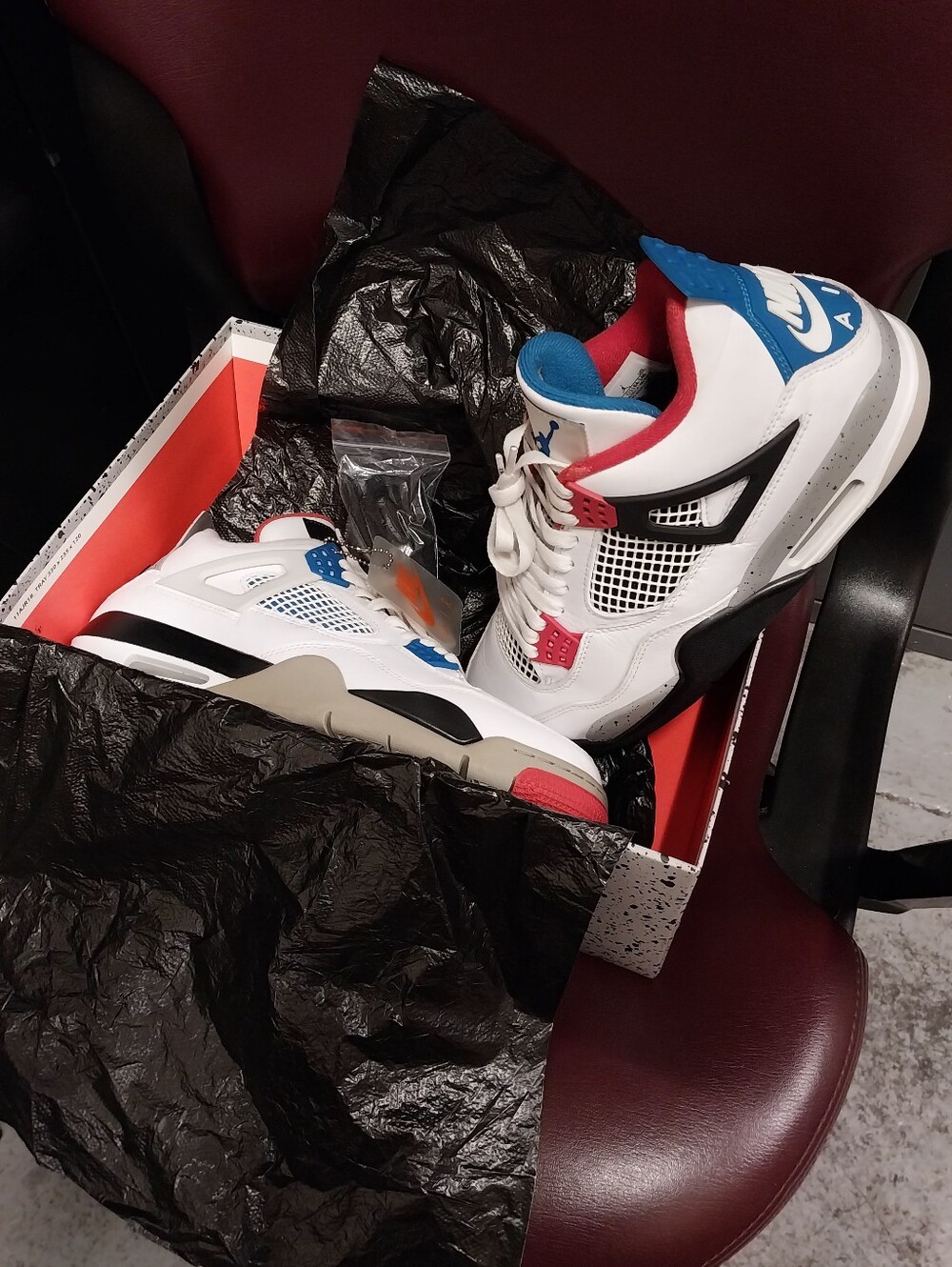 Retro Jordan 4 'What The' Size 9 Men's - Picture 16 of 16